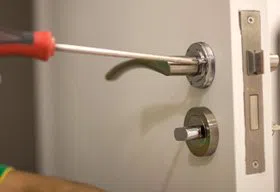 Gallery Locksmith Store New York, NY 212-659-0023 Gallery Locksmith Store New York, NY 212-659-0023 - 14-Install-New-Lock