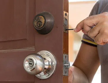 Gallery Locksmith Store New York, NY 212-659-0023 Gallery Locksmith Store New York, NY 212-659-0023 - 7-Lock-Installation